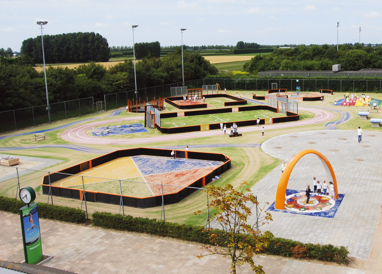 Vielfältiges Spielgelände – Ein Ort, an dem Senioren, Kinder und sportbegeisterte Jugendliche gleichermaßen aktiv sein können.